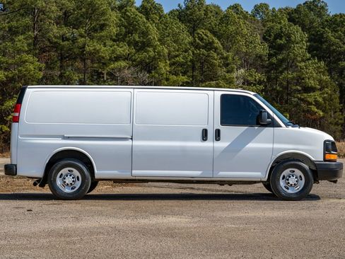 Used 2016 Chevrolet Express 3500 Extended image 4