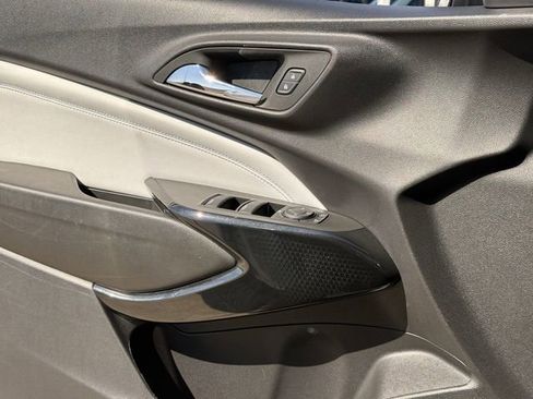 Certified 2025 Chevrolet Trax LT image 28