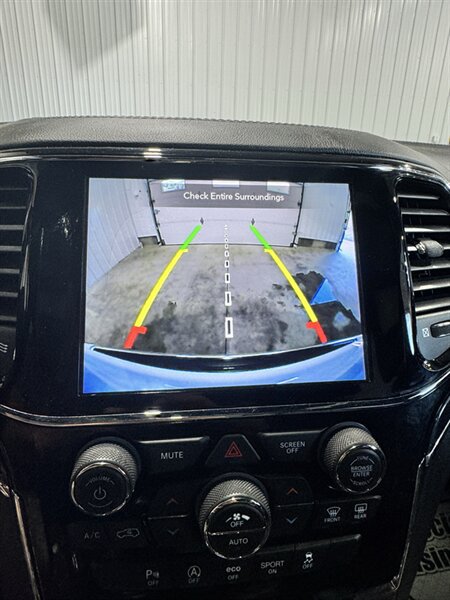 Used 2020 Jeep Grand Cherokee Overland AWD/4WD image 16