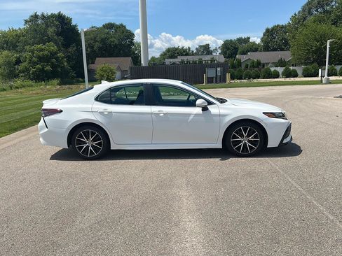 Used 2024 Toyota Camry SE FWD image 2