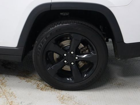 Used 2023 Jeep Grand Cherokee L Laredo AWD/4WD image 19