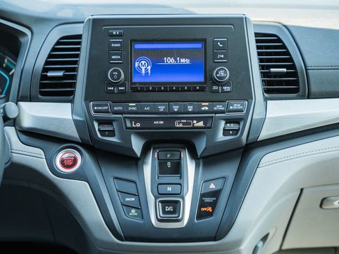 Used 2018 Honda Odyssey LX image 18