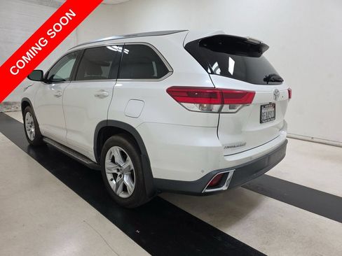 Used 2017 Toyota Highlander Limited w/ Carpet Mat Package AWD/4WD image 19