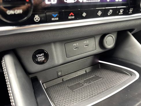 Used 2025 Nissan Rogue Platinum w/ Tech Package image 56