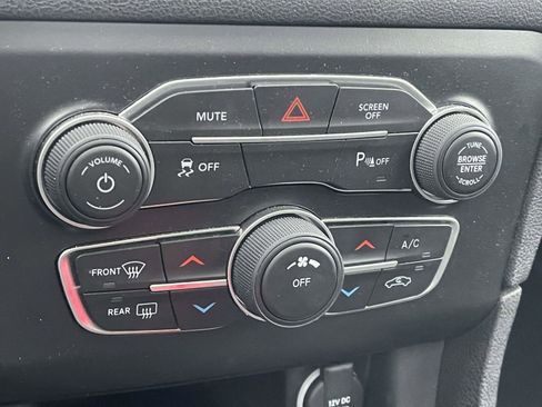 Used 2022 Dodge Charger SXT w/ Blacktop Package image 10