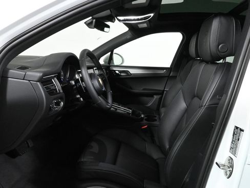 Used 2026 Porsche Macan AWD/4WD image 5