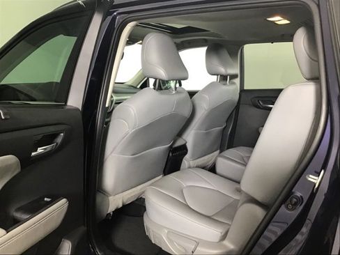 Certified 2021 Toyota Highlander XLE image 20