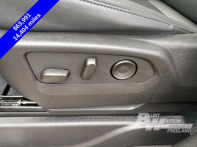 Used 2024 Chevrolet Suburban Z71 w/ Luxury Package AWD/4WD image 15