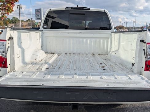Used 2022 Nissan Titan SV image 25