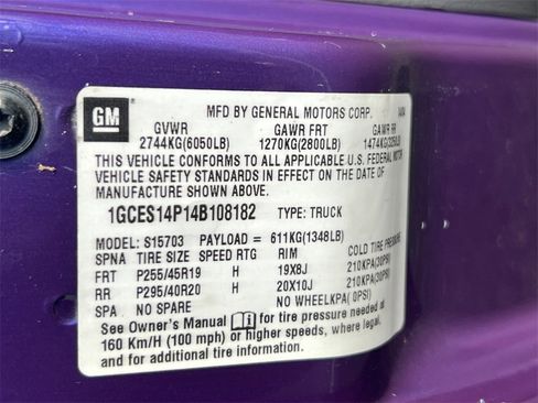 Used 2004 Chevrolet SSR w/ Preferred Equipment Group image 31