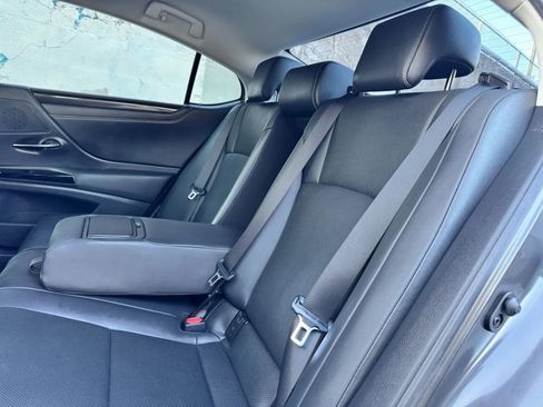 Used 2022 Lexus ES 300h w/ Accessory Package 2 image 22