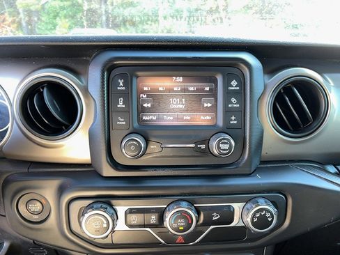 Used 2018 Jeep Wrangler Unlimited Sport image 18