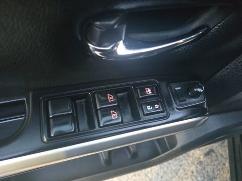 Used 2017 Nissan Titan SV image 13