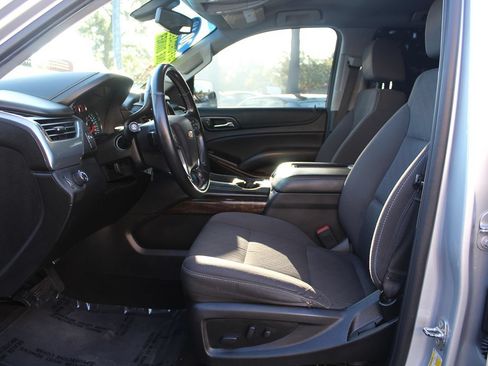 Used 2018 Chevrolet Suburban LS RWD image 18