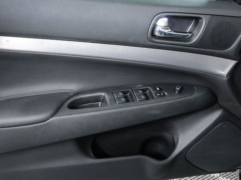 Used 2015 INFINITI Q40 w/ Moonroof Package RWD image 6