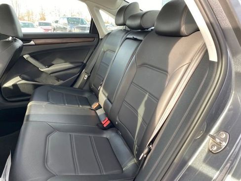 Used 2022 Volkswagen Passat 2.0T image 17