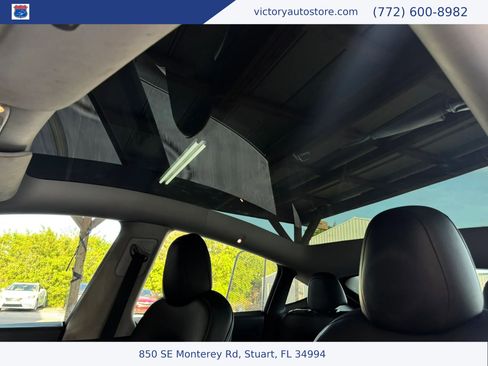 Used 2022 Tesla Model Y Long Range AWD/4WD image 6