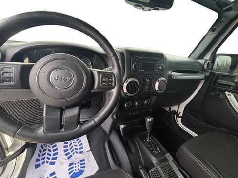 Used 2018 Jeep Wrangler Unlimited Sahara w/ Connectivity Group image 10