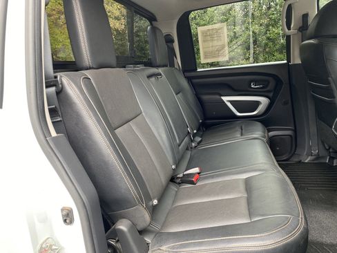 Used 2019 Nissan Titan SL w/ Chrome Package image 32