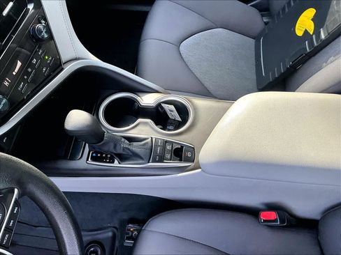 Used 2022 Toyota Camry LE image 19