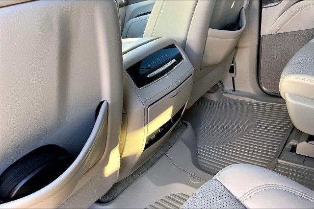 Used 2024 Cadillac Escalade Sport Platinum w/ LPO, ONYX Package AWD/4WD image 10