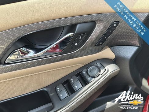 Used 2023 Chevrolet Traverse Premier FWD image 19