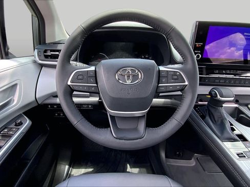 Certified 2026 Toyota Sienna XLE FWD image 6
