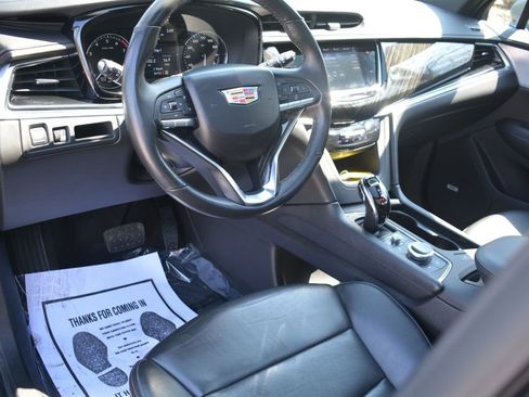 Used 2020 Cadillac XT6 Premium Luxury AWD/4WD image 11