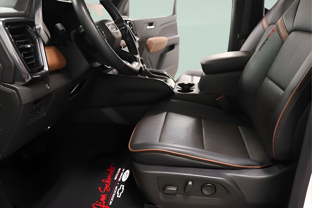 Used 2024 GMC Canyon AT4 w/ AT4 Premium Package AWD/4WD image 11