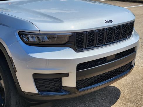 Used 2024 Jeep Grand Cherokee L Laredo AWD/4WD image 9