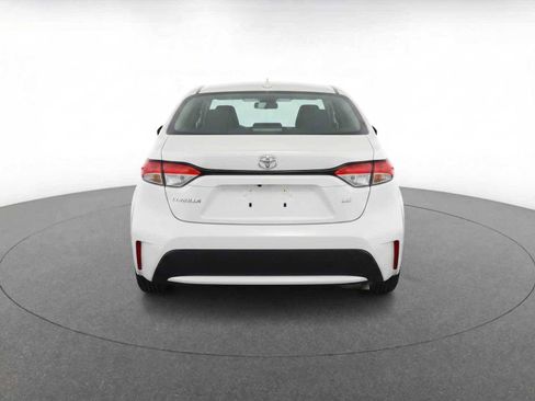 Used 2022 Toyota Corolla LE image 8