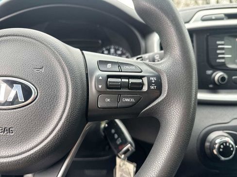 Used 2017 Kia Sorento LX image 25
