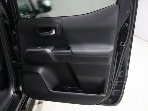 Used 2023 Toyota Tacoma TRD Sport image 21