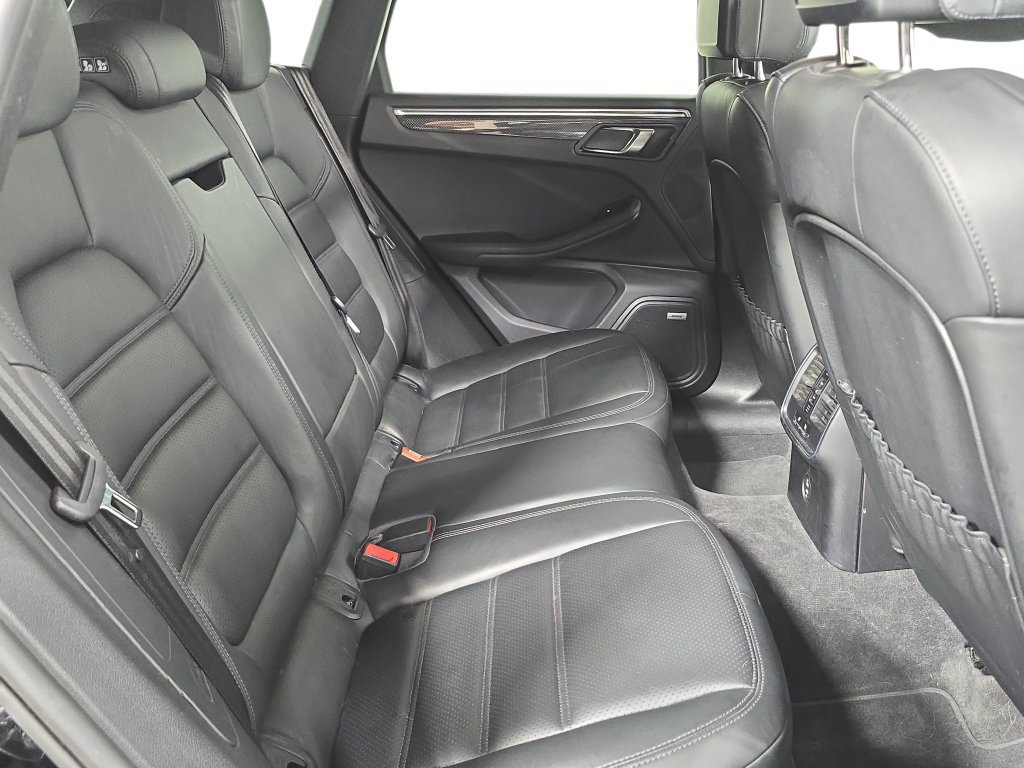 Used 2021 Porsche Macan Turbo AWD/4WD image 26