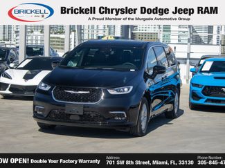 New 2025 Chrysler Pacifica Select video 2