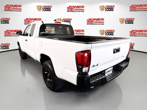 Used 2022 Toyota Tacoma SR AWD/4WD image 2