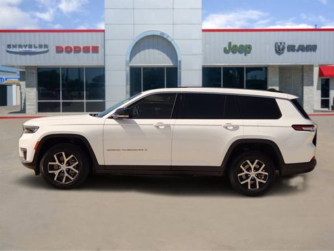 Used 2023 Jeep Grand Cherokee L Limited AWD/4WD image 3