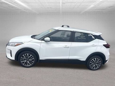Used 2023 Nissan Kicks SV w/ Interior Electronics Package FWD image 4