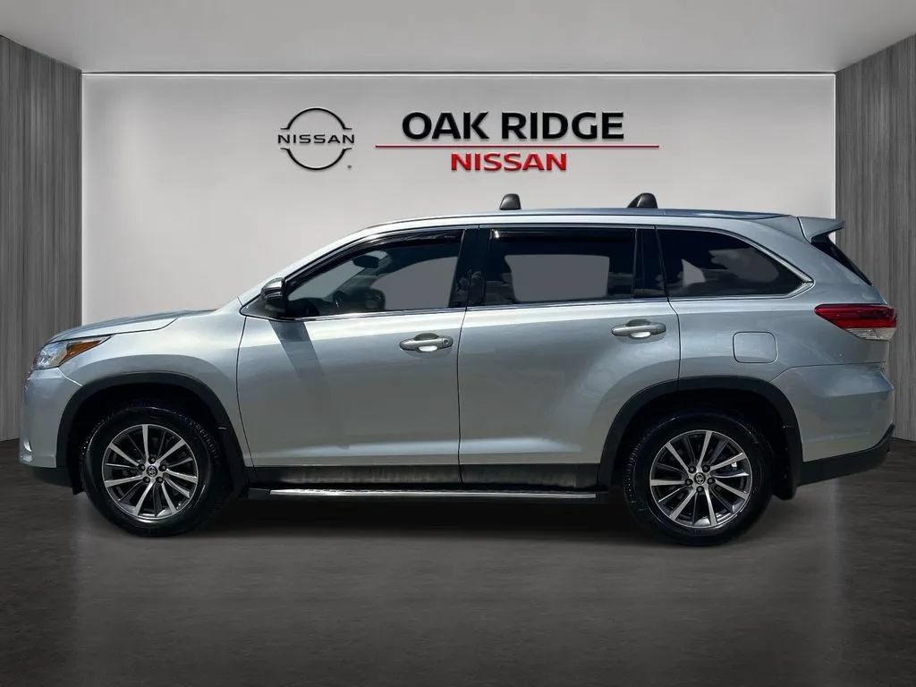 Used 2019 Toyota Highlander XLE AWD/4WD image 6