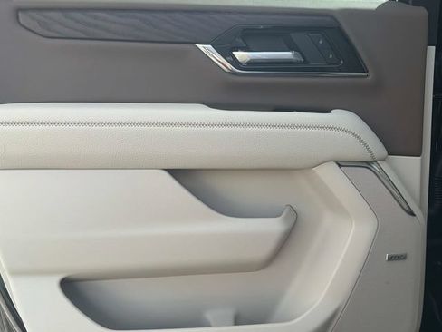New 2026 GMC Yukon XL Denali w/ Sun & Power Step Package AWD/4WD image 11