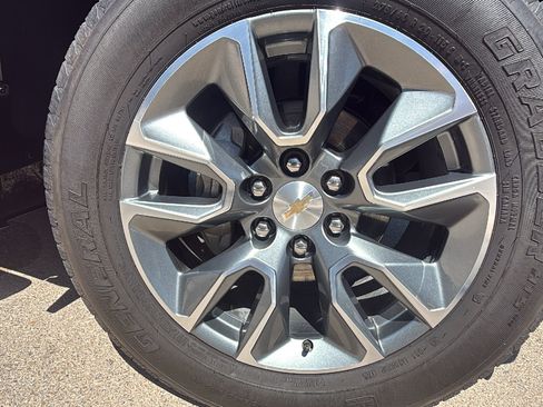 Used 2025 Chevrolet Silverado 1500 Custom RWD image 9