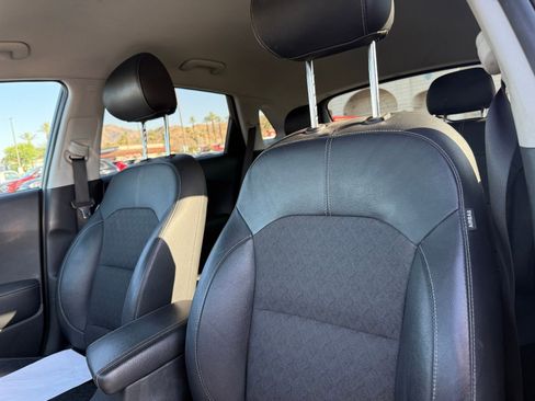 Used 2019 Kia Niro S Touring FWD image 5