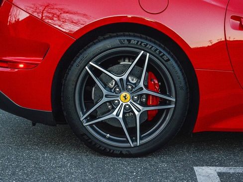 Used 2016 Ferrari California T image 12