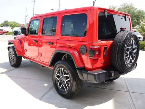 Used 2025 Jeep Wrangler Unlimited Sahara AWD/4WD image 6