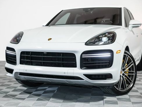 Used 2019 Porsche Cayenne Turbo w/ Sportdesign Package image 17