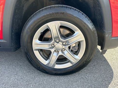 Used 2024 Jeep Compass Latitude image 31