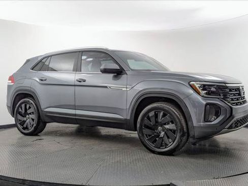 Used 2024 Volkswagen Atlas Cross Sport SE w/ Panoramic Sunroof Package FWD image 11
