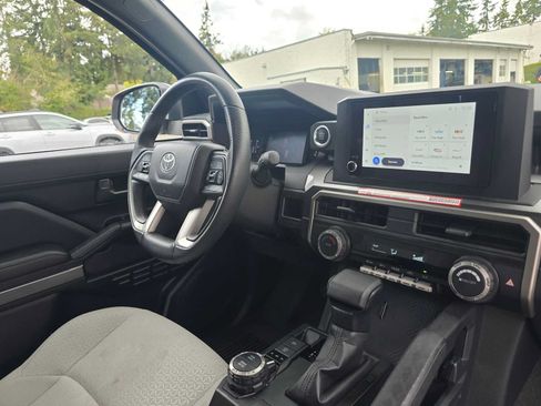 Certified 2025 Toyota 4Runner SR5 AWD/4WD image 10