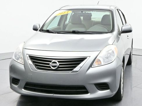 Used 2013 Nissan Versa SV w/ Convenience Pkg image 2