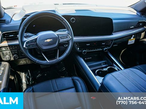 Used 2025 Chevrolet Suburban High Country AWD/4WD image 30